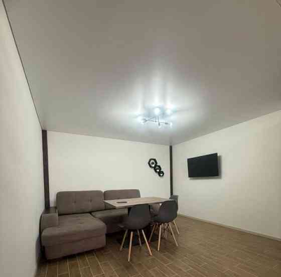 Сдаю двухкомнатную квартиру 65.0 м² этаж 1/5. в Калининском районе, по проспекту Ильича. Донецк