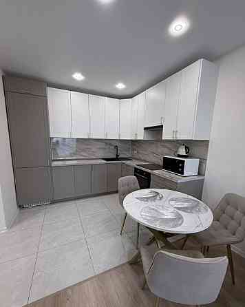 Сдается однокомнатная квартира с дизайнерским ремонтом на 7ом этаже многоэтажного дома в Калининском Донецк