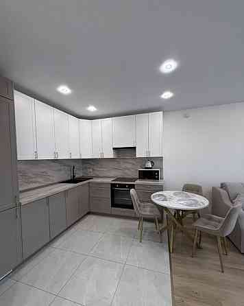 Сдается однокомнатная квартира с дизайнерским ремонтом на 7ом этаже многоэтажного дома в Калининском Донецк