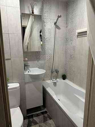 Сдаю свeтлую и уютную 1-кoмнaтную квартиру, в хоpошeм доме, в центре города Ворошиловский р-н. Донецк