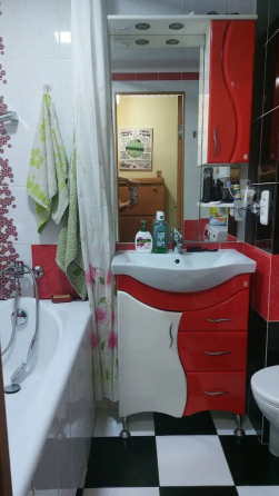 Продам 4-х комнатную квартиру Ждановка