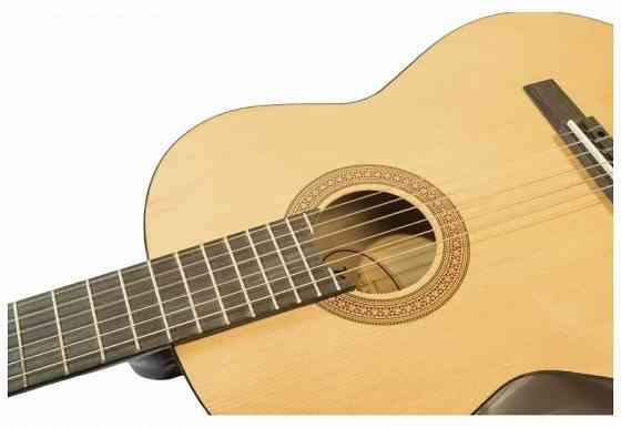 Продам классическую гитару Докучаевск