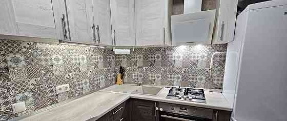 Сдается: Двухкомнатная квартира Этаж: 3/9 Район: Ворошиловский, ГринПлаза Площадь квартиры: 44,7м² Донецк