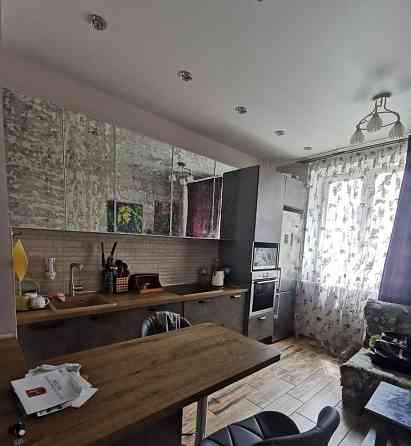 Сдается: Однокомнатная квартира Этаж: 5/9 Район: Калининский, на Шанхае Площадь квартиры: 42м² Донецк