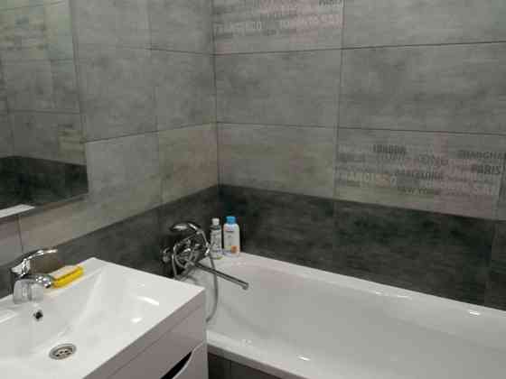 Сдаётся 2кв.в Будённовском районе ориентир Караван.3/5 этаж.Площадь квартиры 48кв.м. Донецк