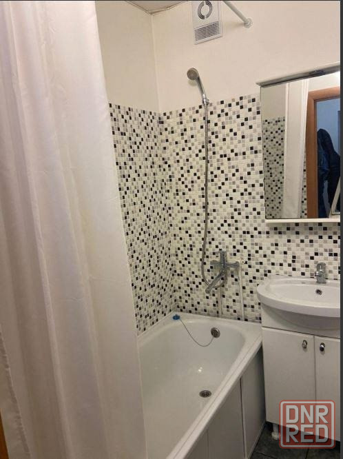 Сдам на долгий срок квартиру-студию 20 м². Ворошиловский район , крытый рынок Донецк - изображение 1