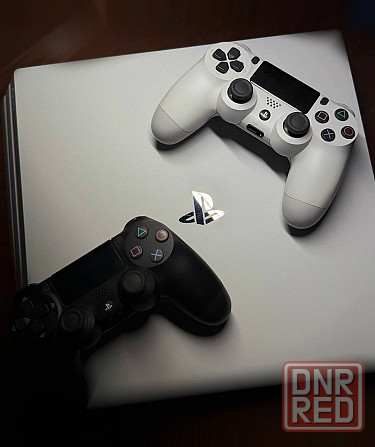 Ps4 Pro белая, прошитая hen 9.00,1TB Донецк - изображение 1