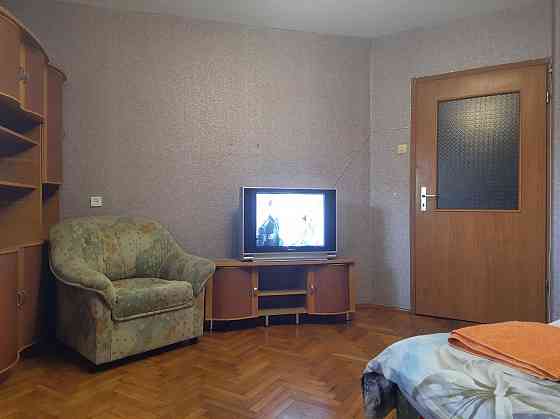 Сдается трехкомнатная квартира на 2 этаже, находится в Петровском районе. Донецк