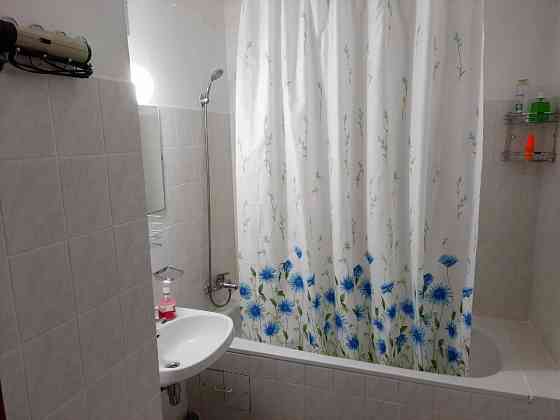 Сдается трехкомнатная квартира на 2 этаже, находится в Петровском районе. Донецк