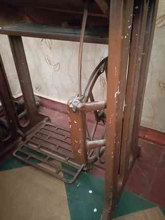 Швейная машинка.. Ножная. Донецк