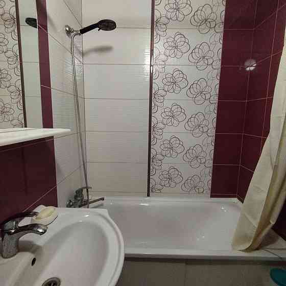 Сдам 3кв. на звездном, вода идёт постоянно сильным напором. Донецк