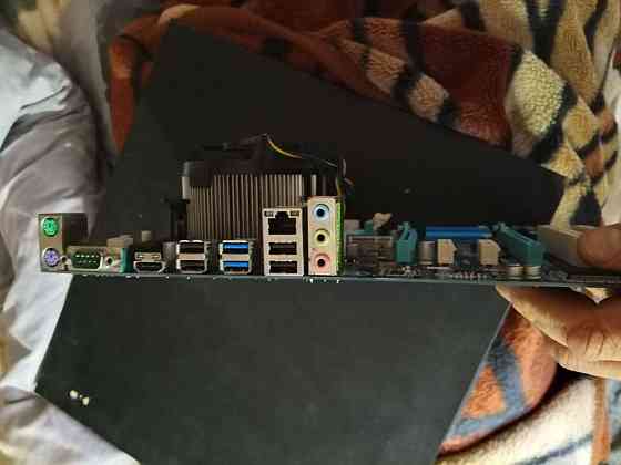 Продам материнскую плату Горловка