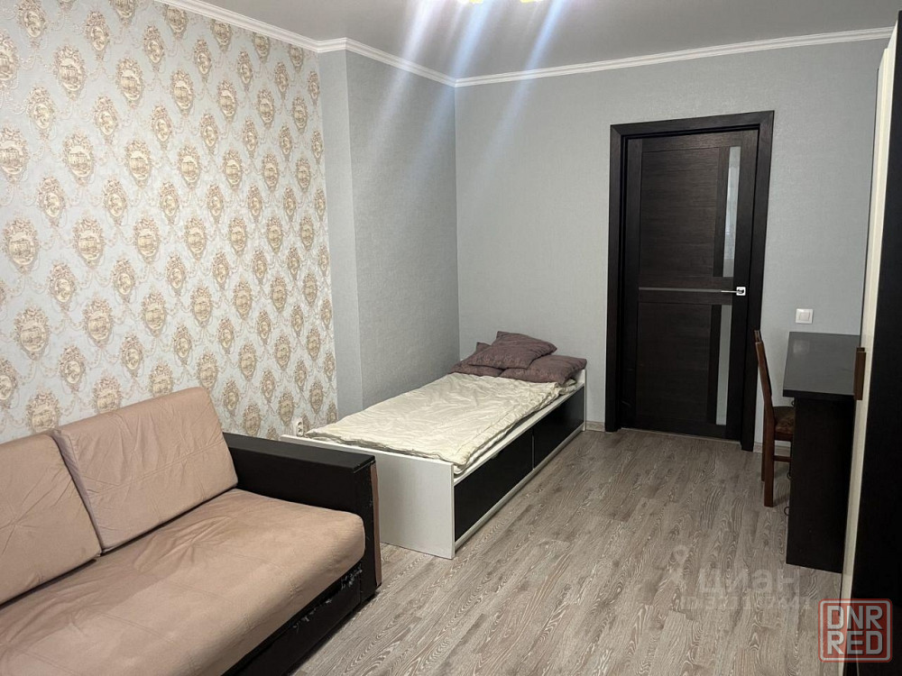 Сдаю однокомнатную квартиру 40.0 м² этаж 5 город Донецк, Шахтерская площадь, Ворошиловский район. Донецк - изображение 2