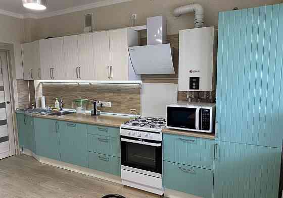 Сдается однокомнатная квартира в Калининском районе возле 20 школы. Сделан хороший ремонт. Донецк