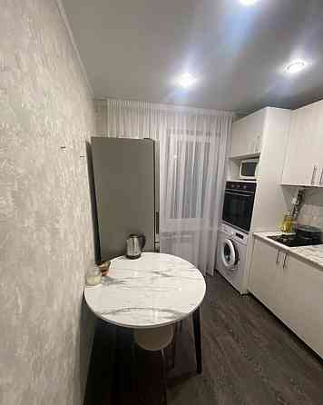 Сдается однокомнатная квартира в Ворошиловском районе по Университетской. Площадь 32 кв.м. Этаж 3. Донецк