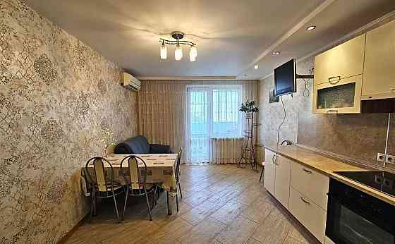 Сдается уютнaя трехкомнатная квaртиpа в самом сердце Донецка (Ворошиловский район, улица Артема Донецк