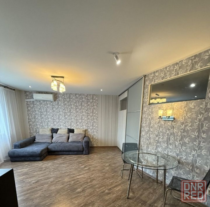 Сдам просторную светлую однокомнатную квартиру в Ленинском районе на Боссе Донецк - изображение 1