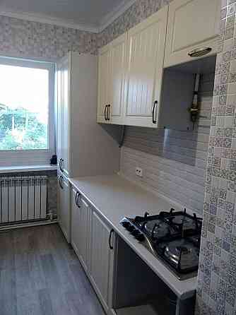 Прямая кухня "Лондон" с пеналом 2,3 м в цвете дуб крем Макеевка