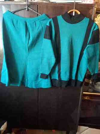 Костюм трикотажный женск, шерсть,плотный,новый, р-р48,средний рост(юбка+джемпер) Донецк