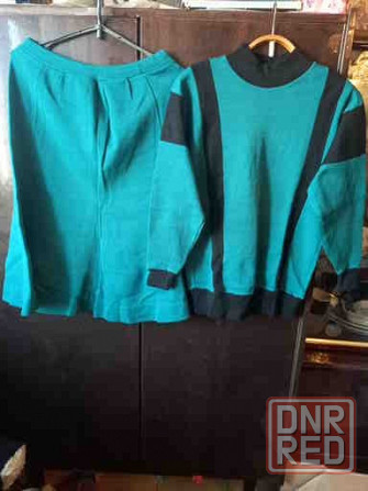 Костюм трикотажный женск, шерсть,плотный,новый, р-р48,средний рост(юбка+джемпер) Донецк - изображение 1