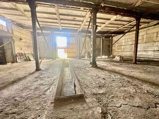 сдам помещение под сто рем. базу фур автобусов Сдам помещение 300 м2 (3 бокса) под рем. базу автобус Макеевка