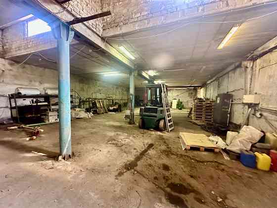 сдам помещение под сто рем. базу фур автобусов Сдам помещение 300 м2 (3 бокса) под рем. базу автобус Макеевка