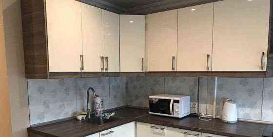 Сдам однокомнатную квартиру с качественным ремонтом в Киевском районе по адресу улица Артема. Донецк