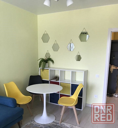 Сдаётся уютная двухкомнатная квартира в Ленинском районе! Расположение: Микрорайон Голубой Донецк - изображение 2