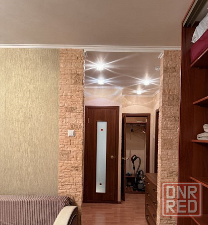 Сдаю однокомнатную квартиру в Ленинском районе Донецк - изображение 4