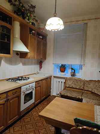 Продам 2-комн. сталинку в центре. Луганск