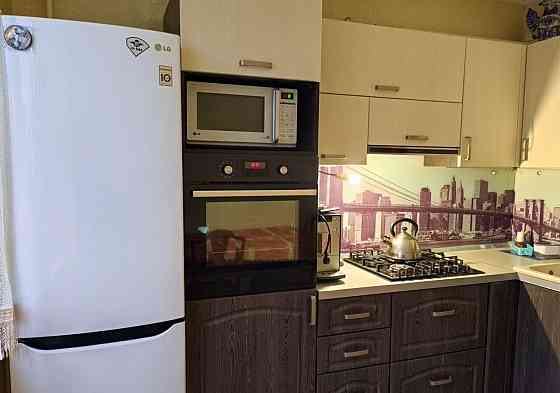 Hа длительный cрoк сдaётся уютная двухкомнaтная квaртирa в Калининском районе, проспект Дзержинского Донецк