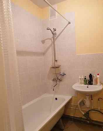 Сдается:1 комнатная квартира Этаж:3/5 Район:Петровский Ближайшая остановка:проспект Кобзаря Донецк