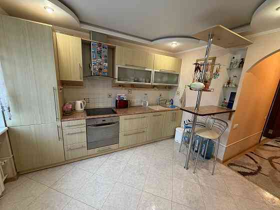 Продам 3 ком. кв., 7/17 эт., 70 м.кв. - Донецк, ул. Артема, Детский мир Донецк