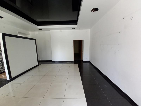 Сдаётся торговое помещение, первая линия, фасадное здание, высокий пешеходный трафик! Донецк