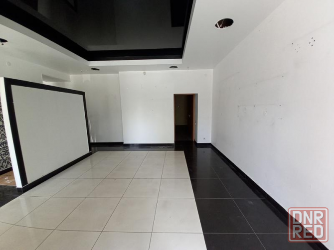 Сдаётся торговое помещение, первая линия, фасадное здание, высокий пешеходный трафик! Донецк - изображение 1