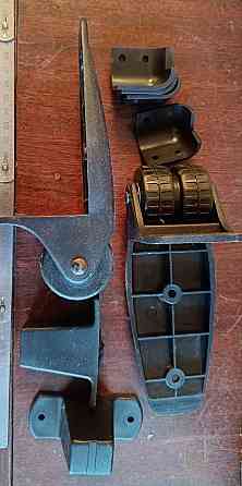 Фурнитура для чемодана. Комплект роликов ножек и уголков Донецк