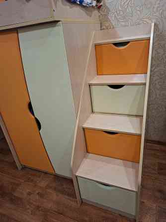 Продам комплект мебели для детской комнаты Макеевка