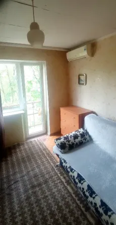 Продам 1 ком кв гостинку текстильщик ул.островского Донецк