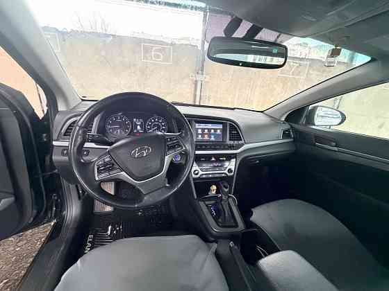 Hyundai Elantra 2016 год Донецк