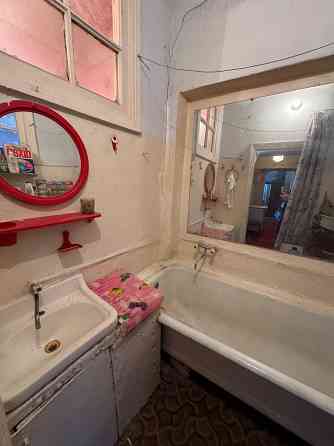 Продам 3-х комнатную квартиру , крупногабаритная сталинка с эркером Макеевка