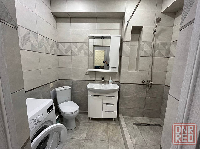 Предлагается в аренду однокомнатная квартира в Ворошиловском районе. Адрес: площадь Ленина, 4, 5-й э Донецк - изображение 2