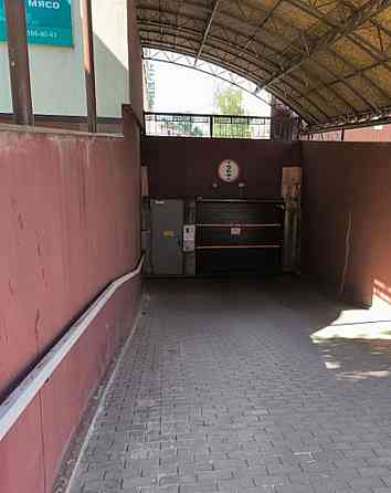 Сдам парко место центр город Донецк