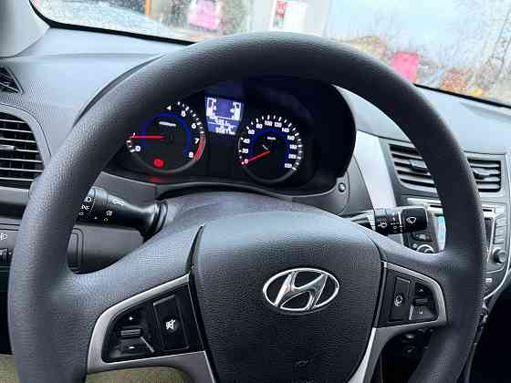 Продаю Hyundai Solaris 2014 год выпуска 55 тыс км пробега Макеевка