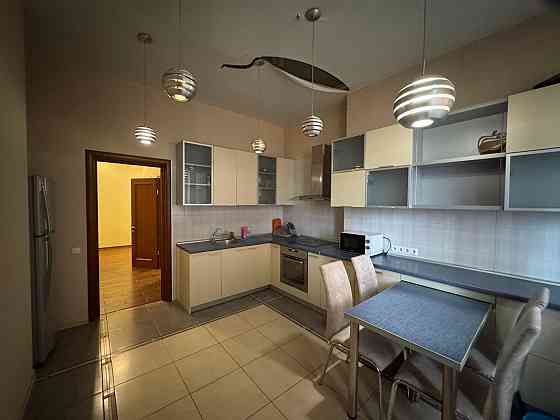 Двухкомнатная в Замковом 90 м2 Донецк