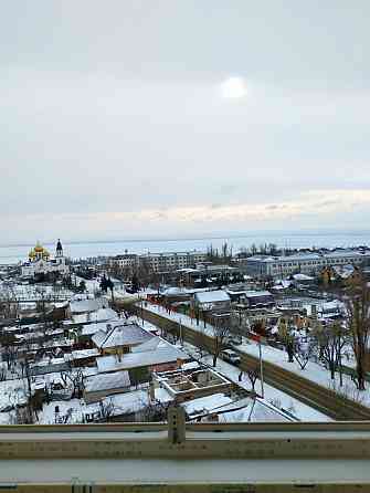Продаётся 3-комнатная крупногабаритная квартира с панорамным видом на море. Мариуполь