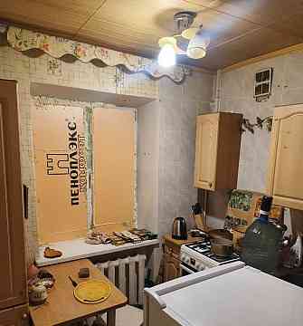 Продам 3-х комнатную квартиру - под ремонт, Центр, пересечение Университетской и пр-та Титова Донецк