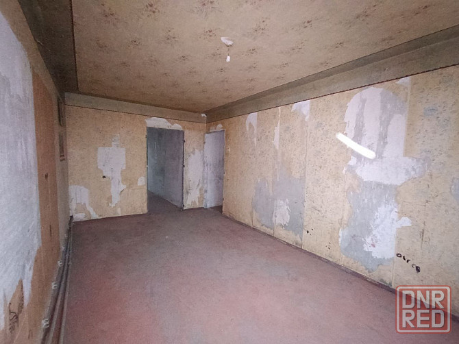 продам 3-комнатную квартиру под ремонт на Голубом , Ленинский р-н Донецк - изображение 1