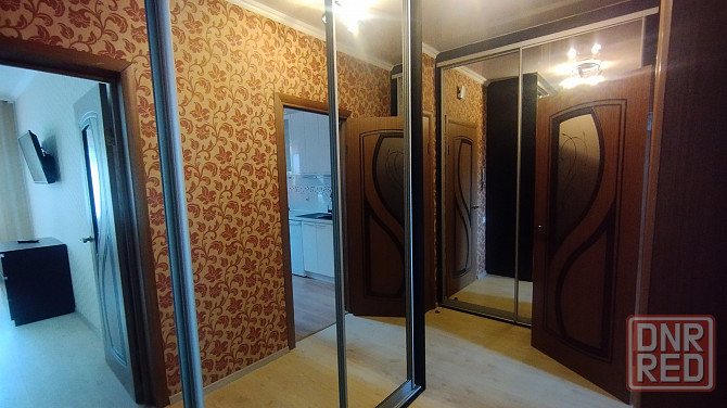 Сдаётся на длительный срок однокомнатная просторная и солнечная квартира в Пролетарском районе Донецк - изображение 4