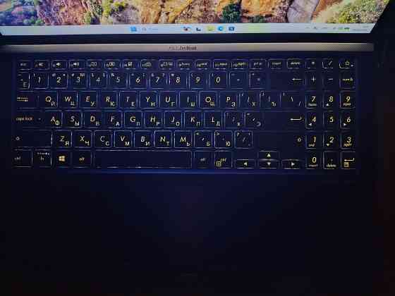 Asus ZenBook UX533F (i5-8265U, 16Gb DDR4, GTX 1050, SSD 512Gb) Макеевка