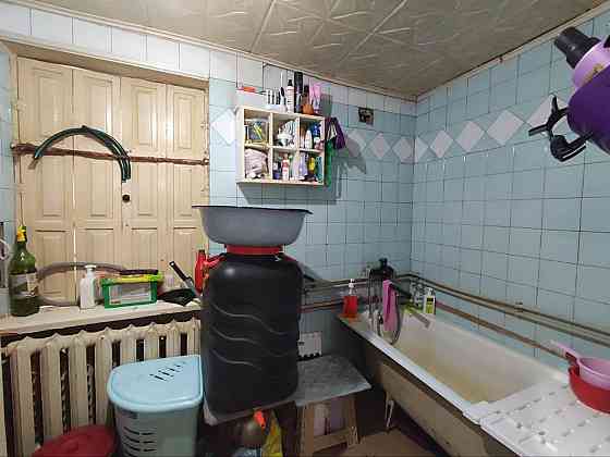 Продам жилой дом в Ленинском р-не Донецка. 9.2 сотки приватизированной земли. Донецк